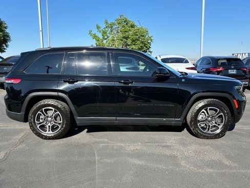 Used 2023 Jeep Grand Cherokee Trailhawk w/ Advanced Protech Group II AWD/4WD image 9