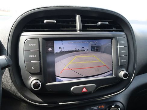 Used 2025 Kia Soul LX w/ LX Technology Package FWD image 33