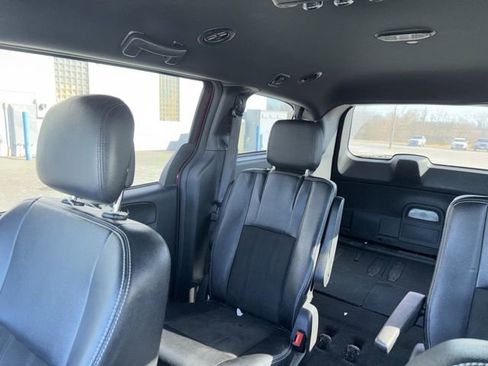 Used 2019 Dodge Grand Caravan SXT w/ Blacktop Package image 45