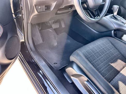 Used 2024 Honda HR-V Sport image 3