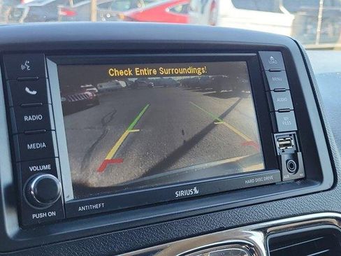 Used 2014 Chrysler Town & Country Touring image 28