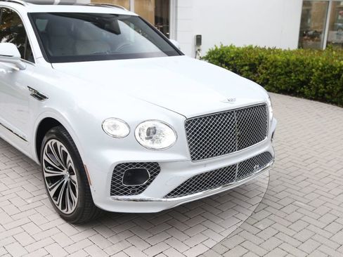 Used 2021 Bentley Bentayga image 24