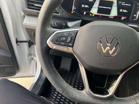 Certified 2022 Volkswagen Taos SEL image 18