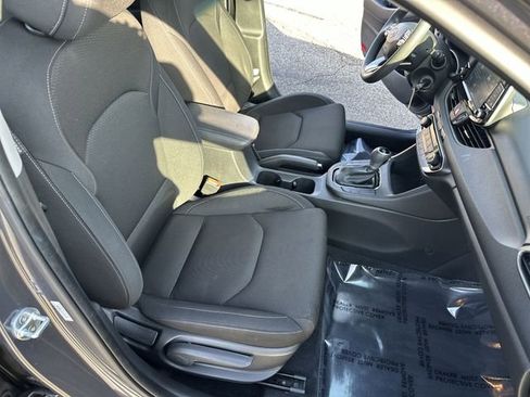 Used 2018 Hyundai Elantra GT image 27