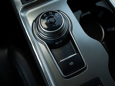 Used 2024 Ford Edge Titanium image 30