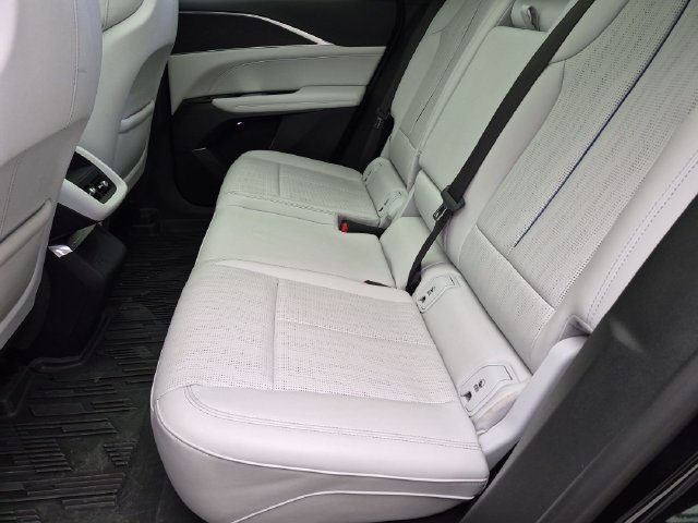 Certified 2024 Cadillac Lyriq Sport w/ LPO, Floor Liner Package AWD/4WD image 21