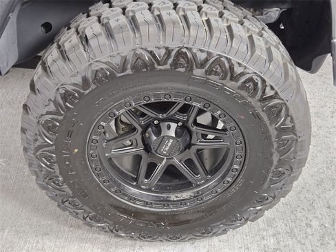 Used 2017 Jeep Wrangler Unlimited Rubicon w/ Max Tow Package image 10