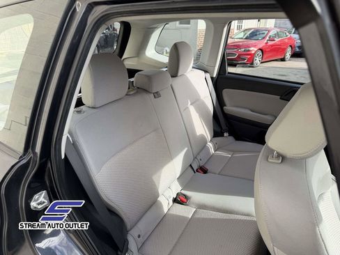 Used 2014 Subaru Forester 2.5i image 17