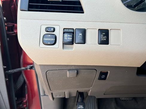 Used 2014 Toyota Sienna XLE FWD image 42