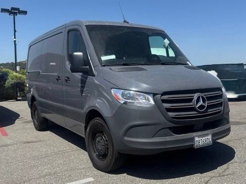 Used 2025 Mercedes-Benz Sprinter 2500 image 3