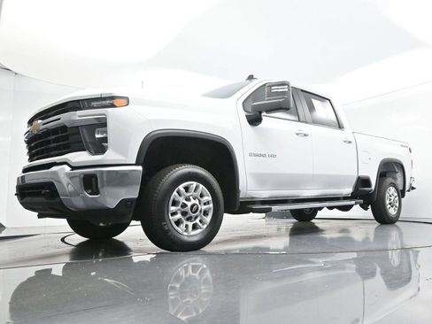 Used 2025 Chevrolet Silverado 2500 LT w/ Convenience Package AWD/4WD image 46