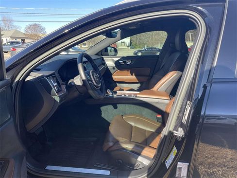 Used 2023 Volvo V60 B5 Cross Country Ultimate image 17