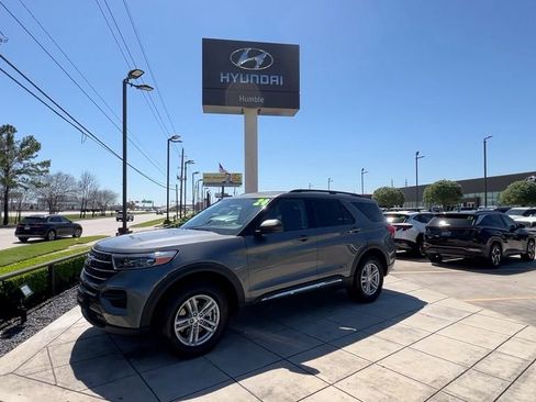 Used 2024 Ford Explorer XLT image 7