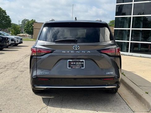 Used 2025 Toyota Sienna Limited AWD/4WD image 4