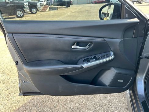 Used 2020 Nissan Sentra SR w/ Premium Package FWD image 9