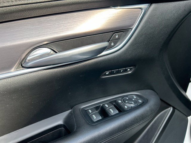 Used 2018 Cadillac XT5 Luxury w/ Driver Awareness Package FWD image 11