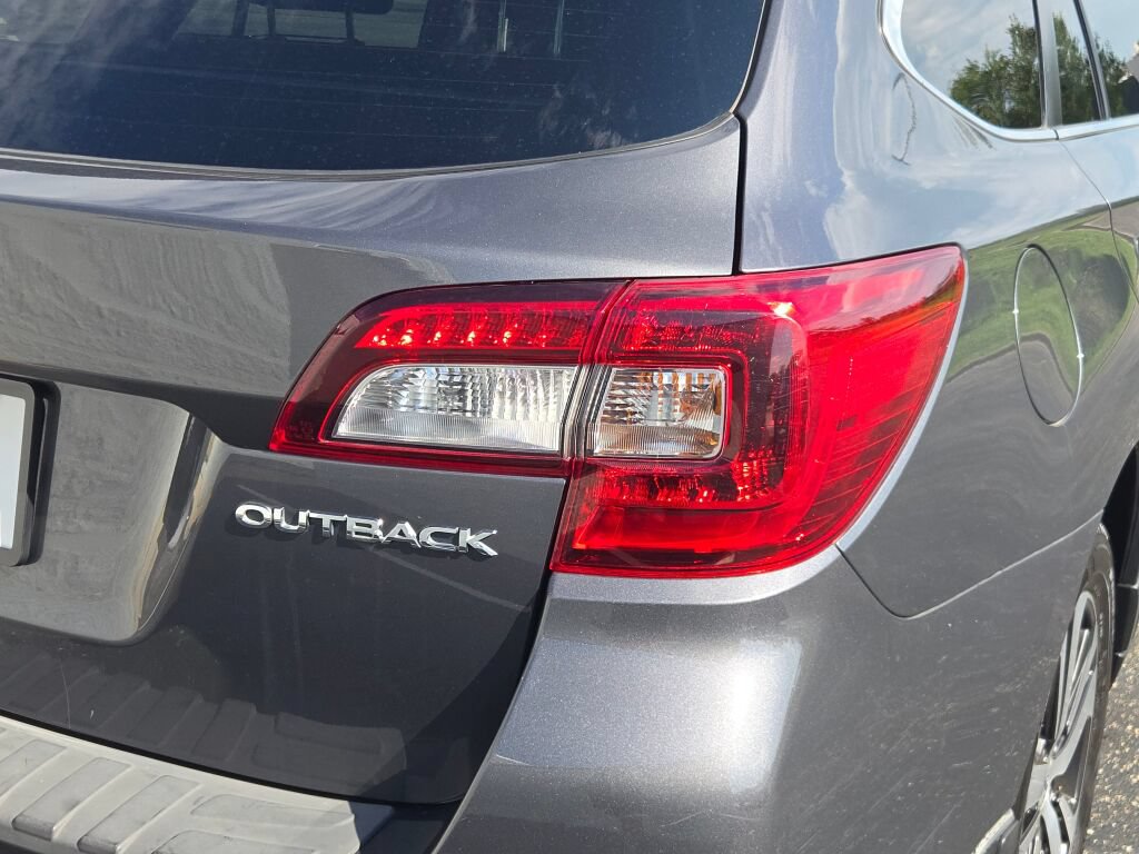 Used 2018 Subaru Outback 2.5i Limited AWD/4WD image 12