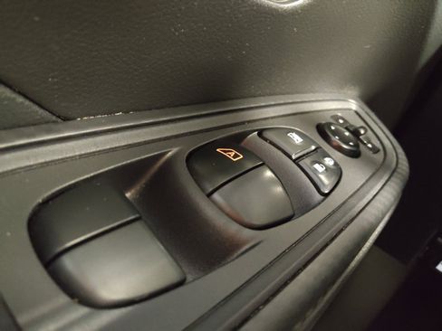 Used 2025 Nissan Versa S w/ S Plus Package image 27