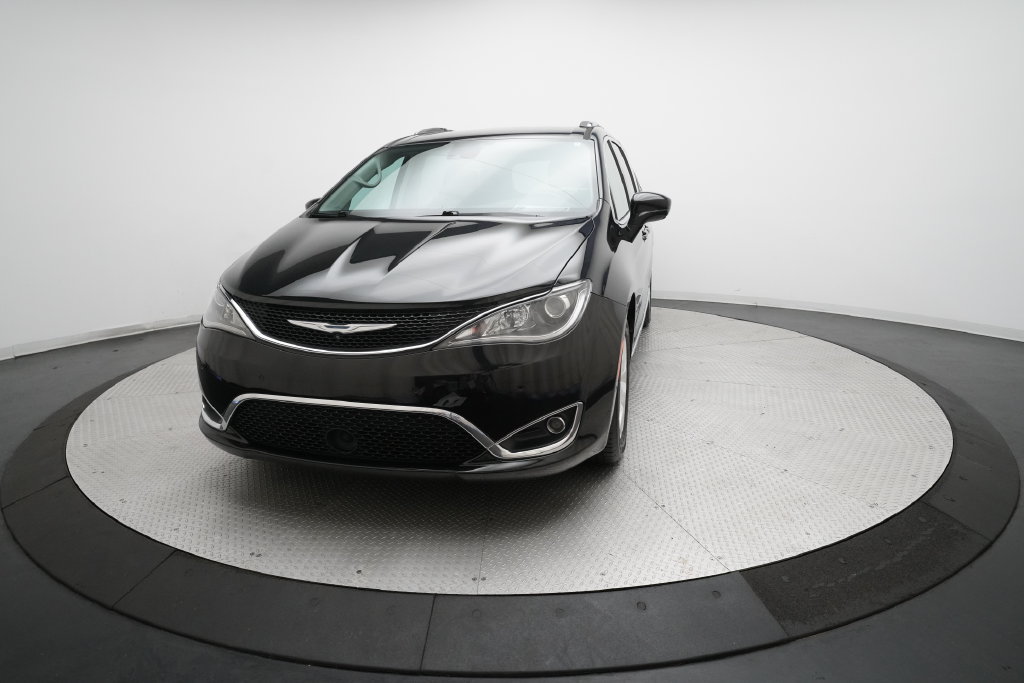 Used 2017 Chrysler Pacifica Touring-L Plus FWD image 12