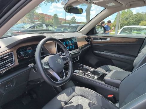 Used 2024 Volkswagen Atlas SE FWD image 8