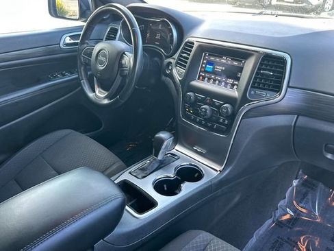 Used 2021 Jeep Grand Cherokee Laredo image 18