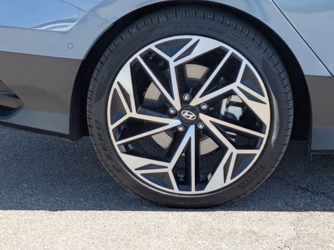 Used 2024 Hyundai Ioniq 6 Limited image 9