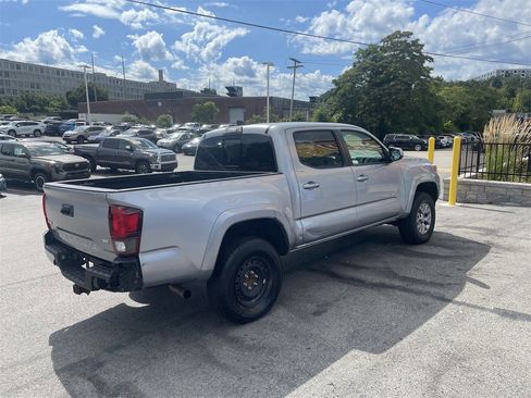 Used 2018 Toyota Tacoma SR5 image 8