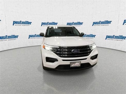 Used 2023 Ford Explorer XLT image 3
