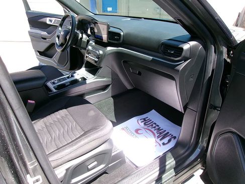 Used 2020 Ford Explorer XLT AWD/4WD image 12