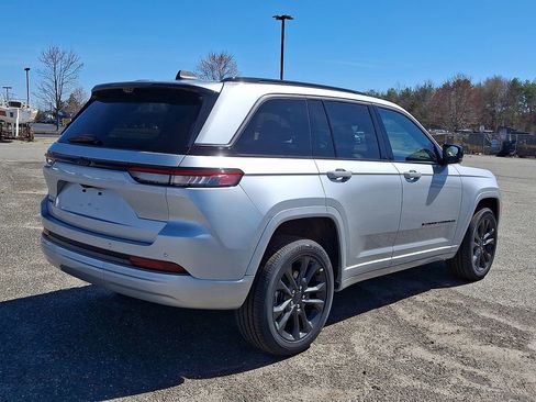 New 2026 Jeep Grand Cherokee Limited AWD/4WD image 8