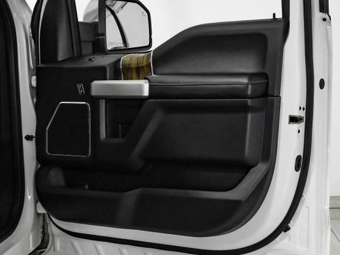 Used 2019 Ford F150 Lariat image 37