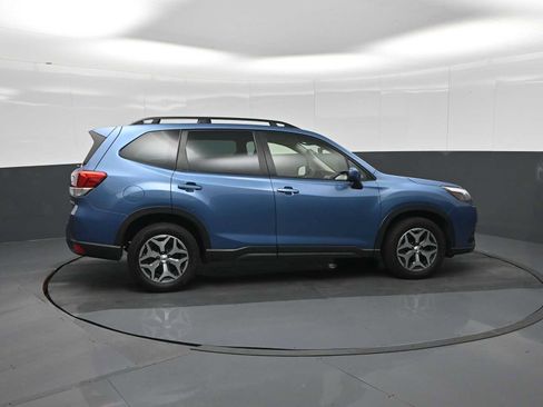 Used 2023 Subaru Forester Premium image 9