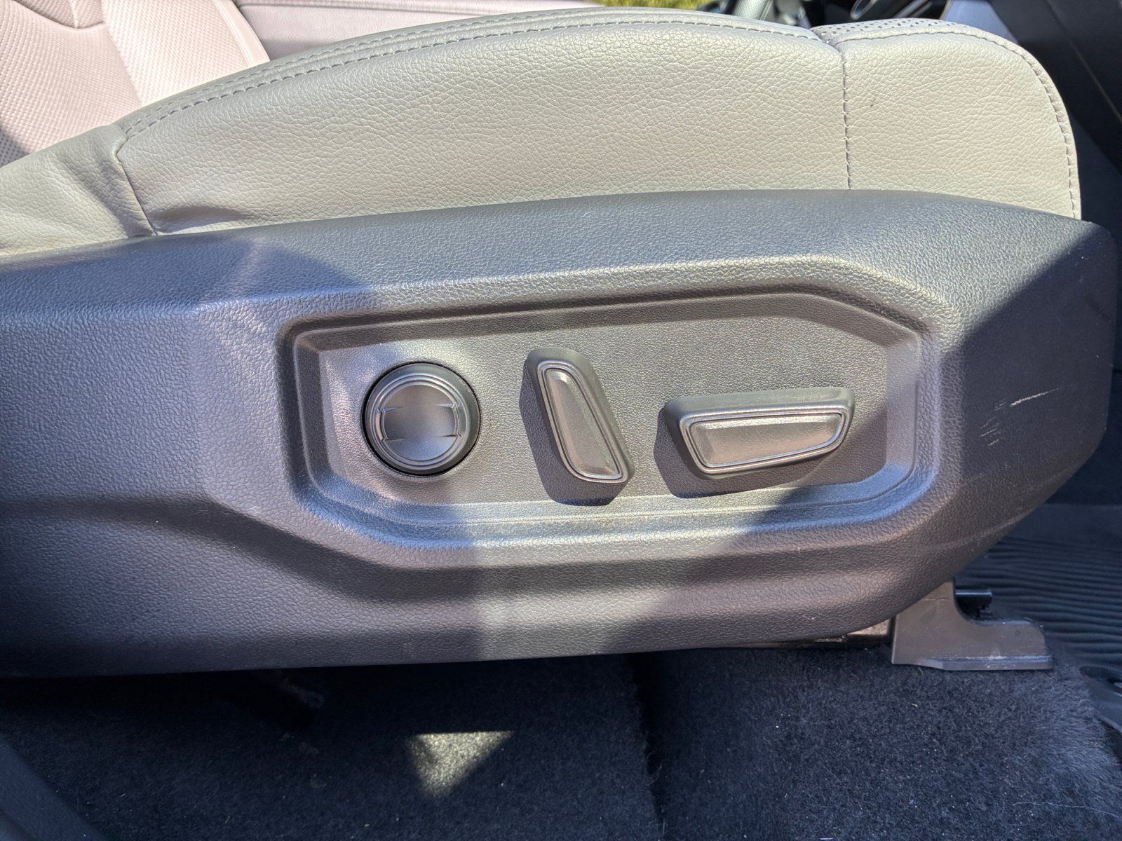 Used 2022 Toyota Tundra SR5 w/ SR5 Premium Package RWD image 30