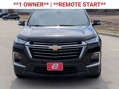 Used 2023 Chevrolet Traverse LT image 2