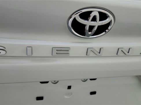 Used 2026 Toyota Sienna Platinum image 13