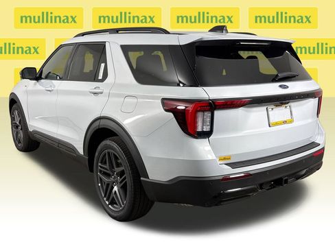 New 2026 Ford Explorer ST-Line w/ ST-Line Street Pack RWD image 9