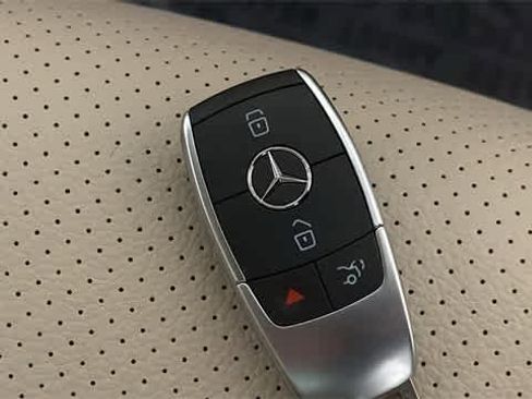 Used 2022 Mercedes-Benz GLC 300 4MATIC image 37