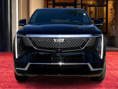 Used 2025 Cadillac Escalade IQ Luxury 2 image 3