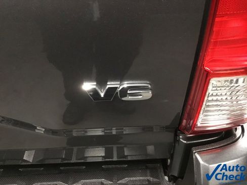 Used 2017 Toyota Tacoma SR image 20