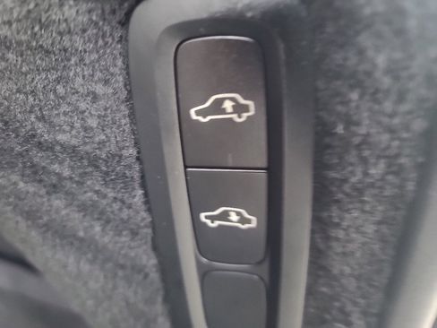 Used 2016 Volvo XC90 T8 Inscription w/ Vision Package image 17