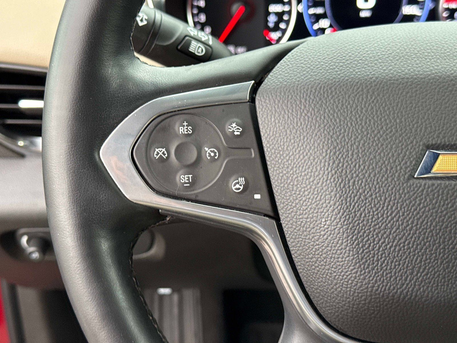 Used 2023 Chevrolet Traverse Premier FWD image 32