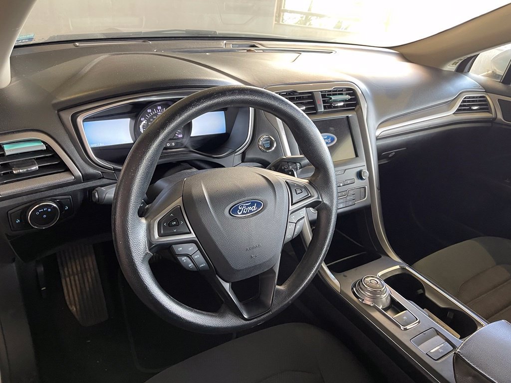 Used 2019 Ford Fusion SE FWD image 7