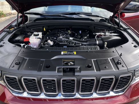 Used 2023 Jeep Grand Cherokee Laredo image 81