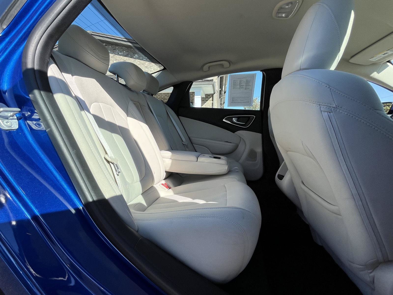 Used 2016 Chrysler 200 Limited FWD image 15