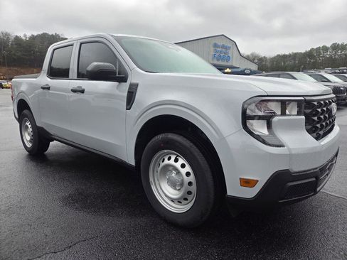 New 2025 Ford Maverick XL image 18