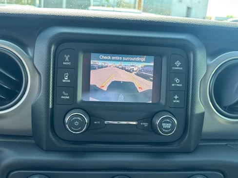 Used 2021 Jeep Gladiator Sport image 12