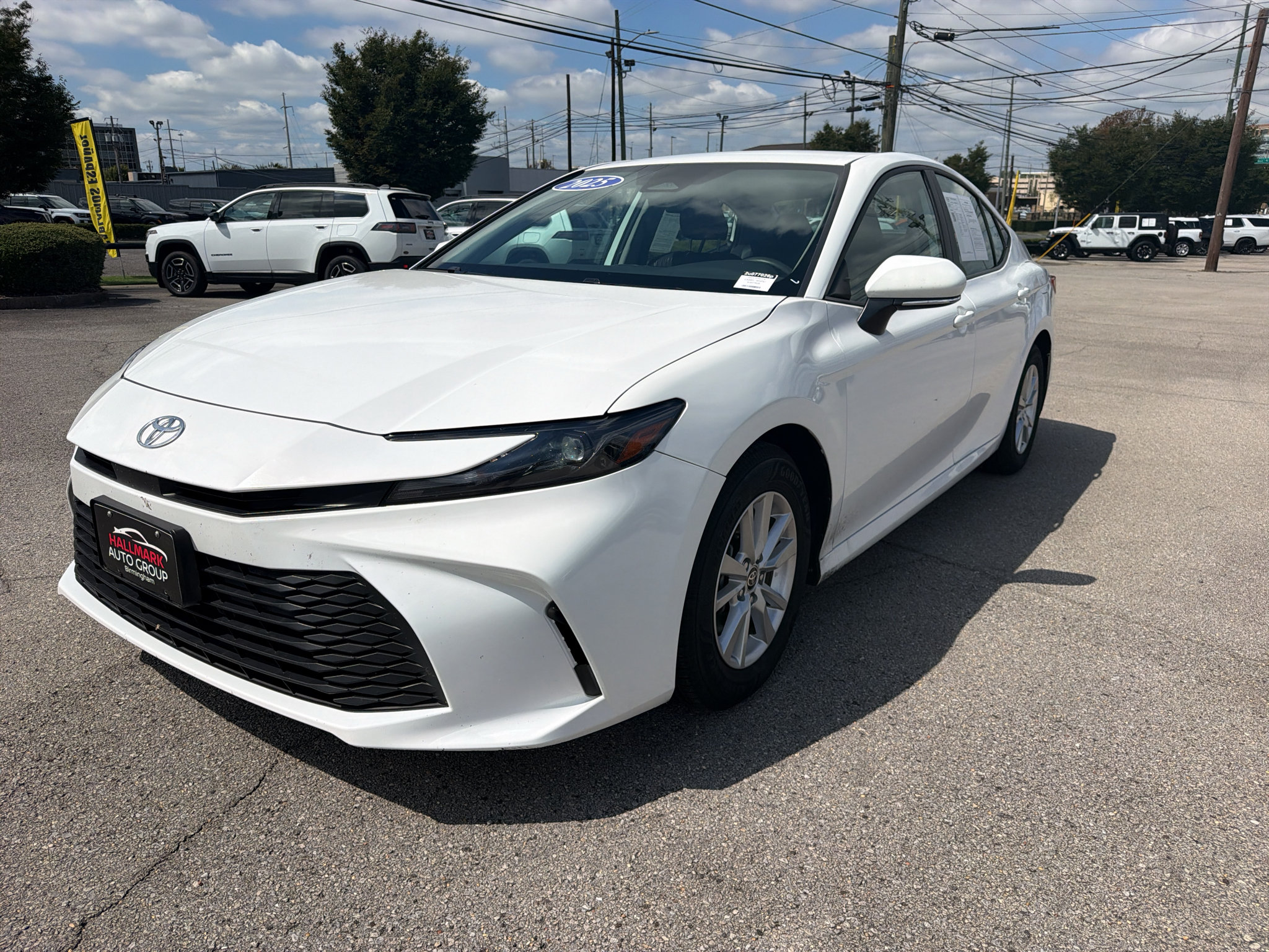Used 2025 Toyota Camry LE FWD image 1
