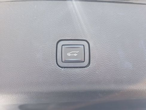 Used 2018 Chevrolet Traverse RS FWD image 31