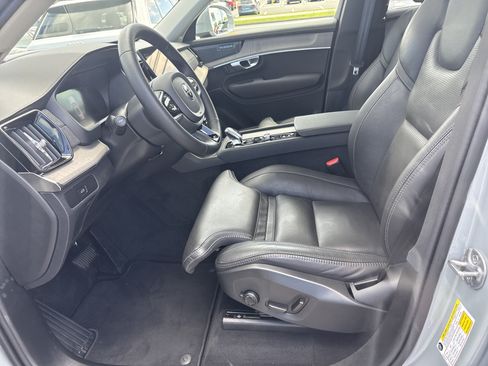 Certified 2025 Volvo XC90 B5 Ultra AWD/4WD image 5