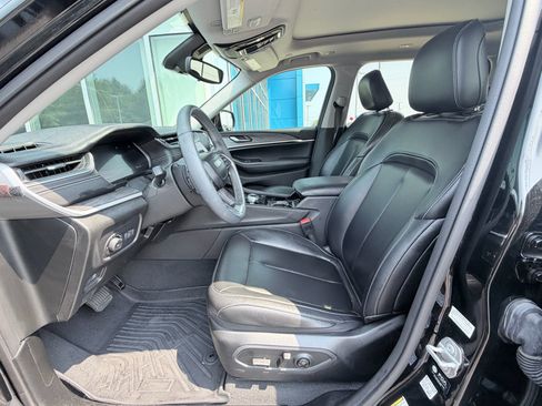 Used 2023 Jeep Grand Cherokee L Limited w/ Trailer Tow Group (B) AWD/4WD image 21